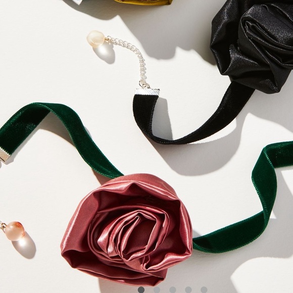 Handmade Rosette Chocker - Picture 3 of 6